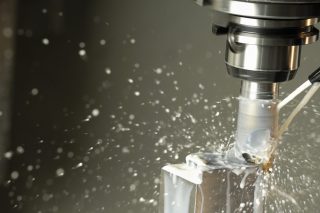 Metallbearbeitung mit Spritzwasser